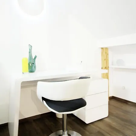 Space Loft Wohndesign Mit 2 Schlafzimmern L 450m Bis Uni דירה *