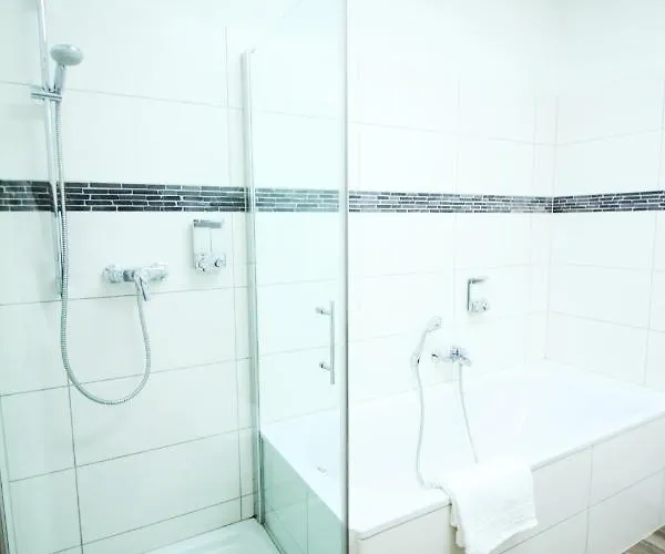 Lejlighed Space Loft Wohndesign Mit 2 Schlafzimmern L 450M Bis Uni *